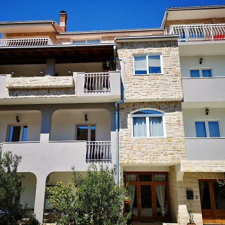 Apartments And Rooms Villa Dona Makarska Exterior foto