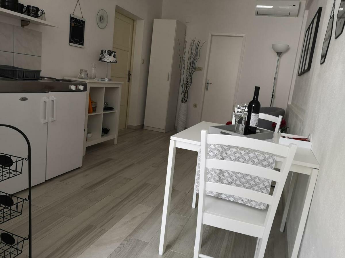 Apartments And Rooms Villa Dona Makarska Exterior foto